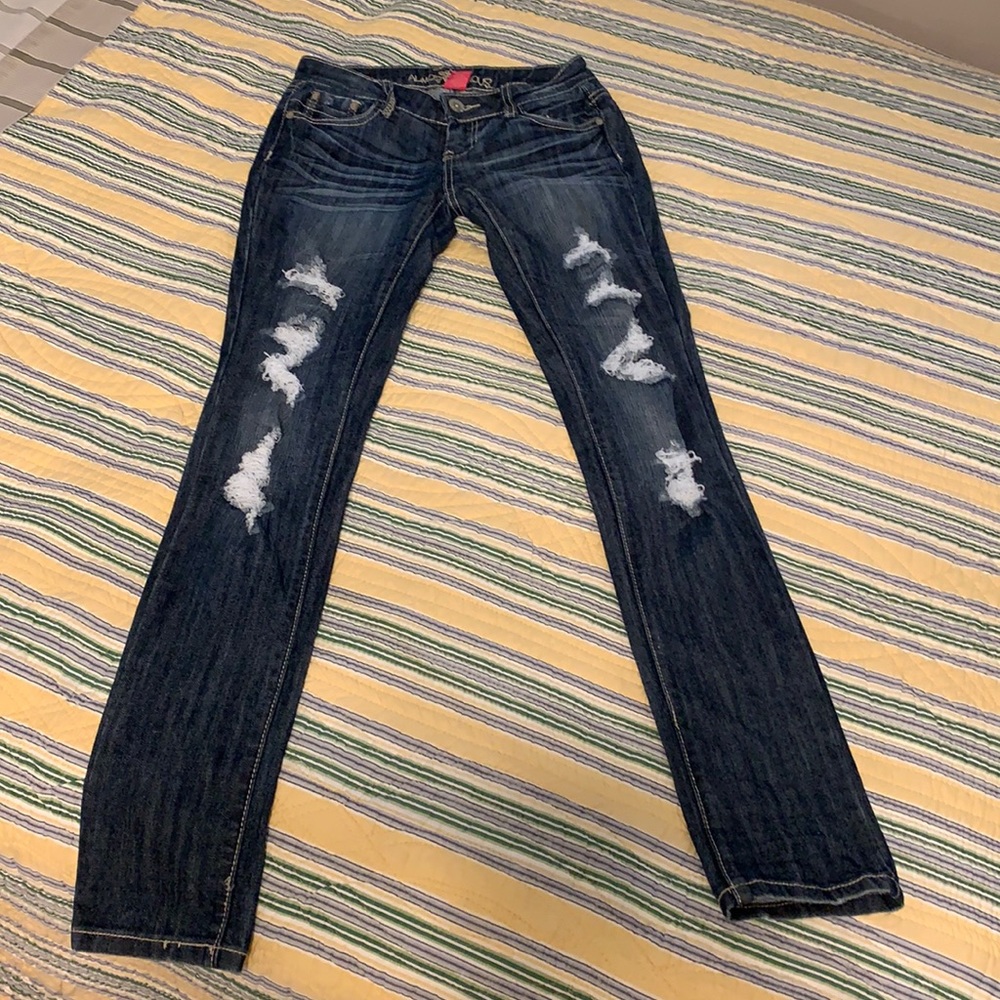 ALMOST FAMOUS Shredded JEANS